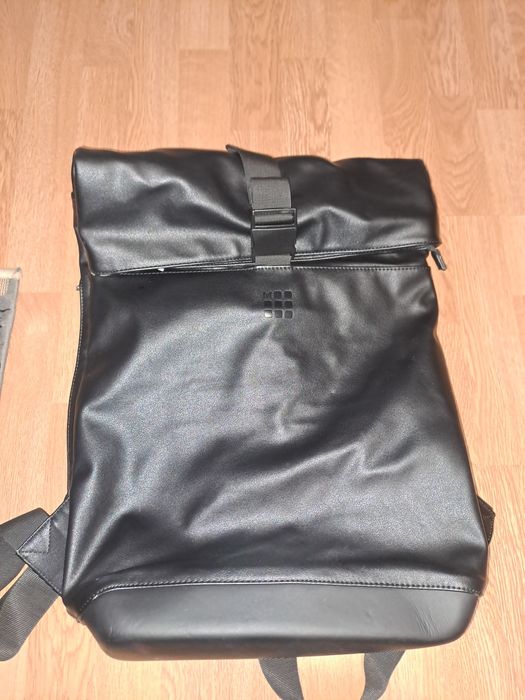 Vand rucsac nou  stare foarte  bună