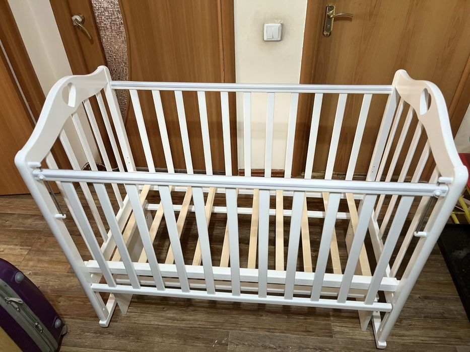 Кроватка с маятником