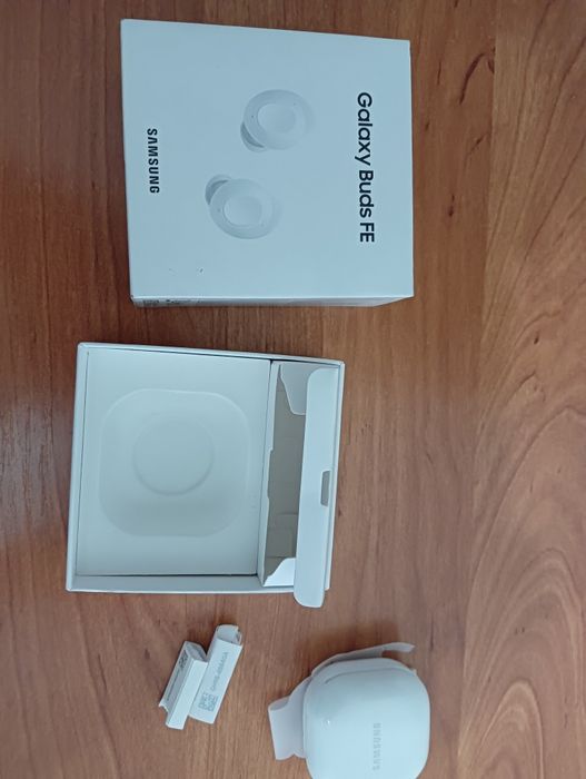 Samsung galaxy buds FE , фулл комплект (Шнура нет)