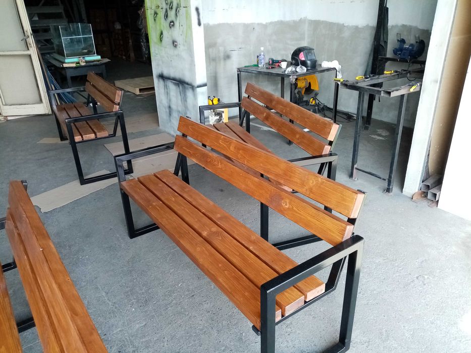 Градинска пейка с подлакътници