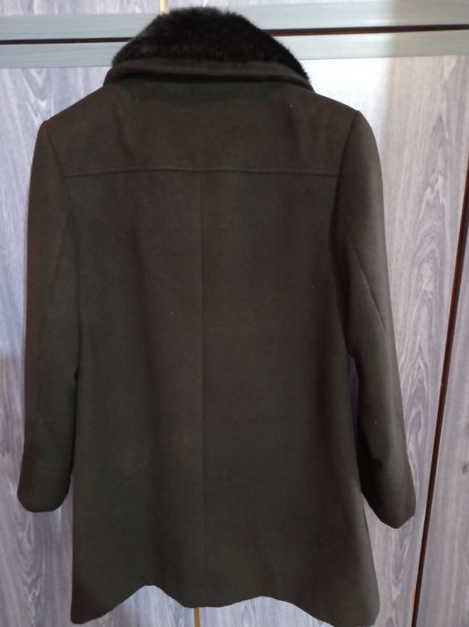 Продавам елегантно Дамско  палто вълнен плат Английско.