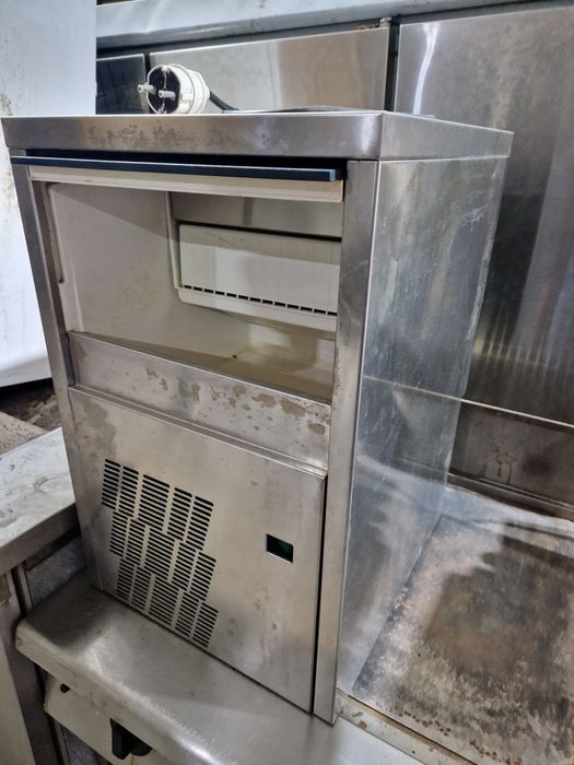 Mașina gheata inox, gheata tip glonț, 24-60 kg/zi