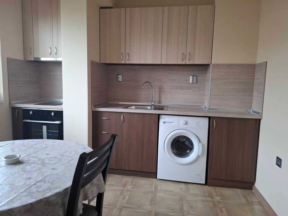 ПОД НАЕМ тристаен