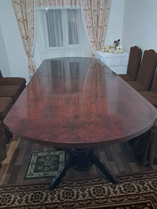 Стол со стульями