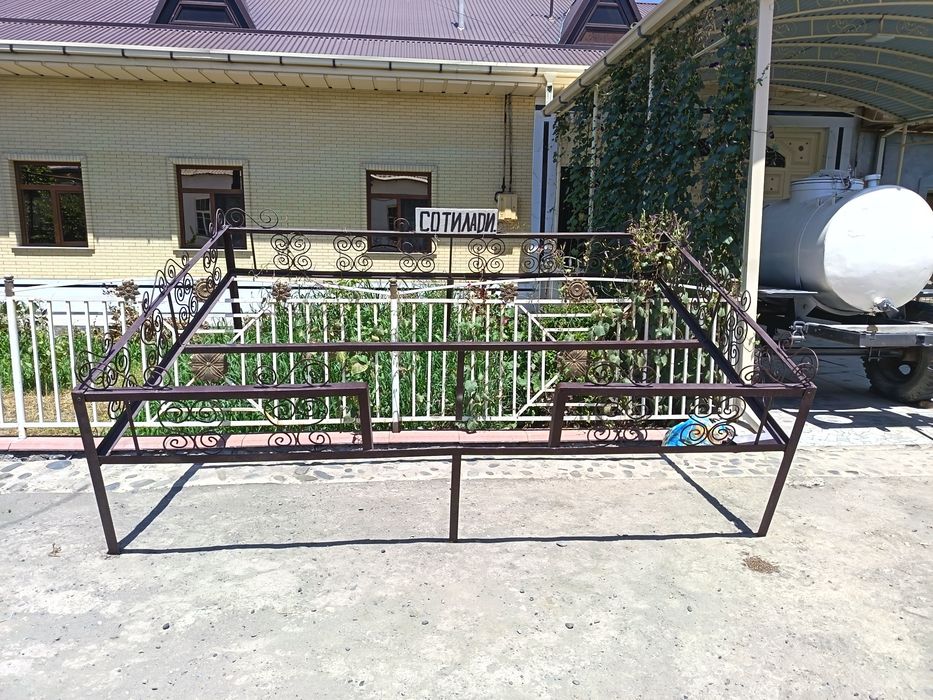 Темир кароват устида дсп билан