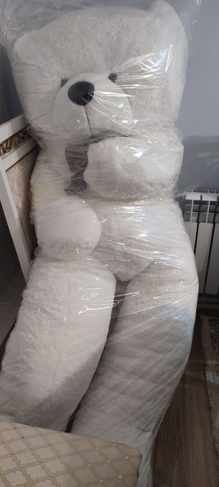 Белый большой мишка.