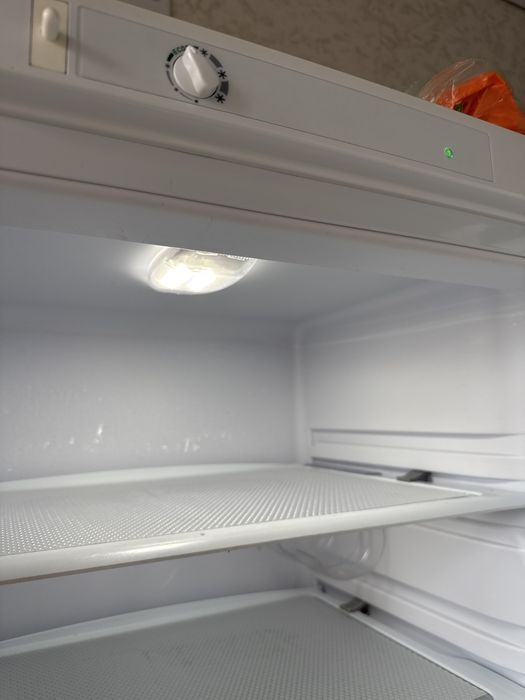 Продам холодильник бирюса включается но не морозит