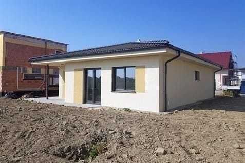 Vand case pe structura metalica