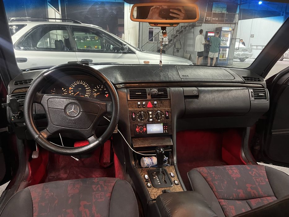 Продам Мерседес 210