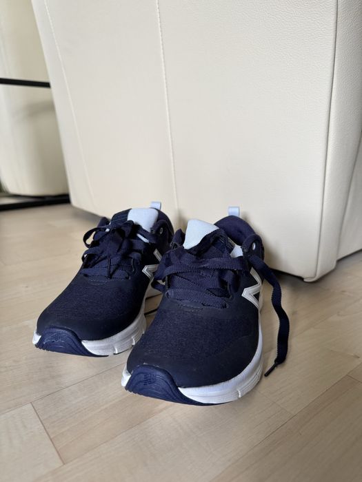 Adidasi New Balance NOI