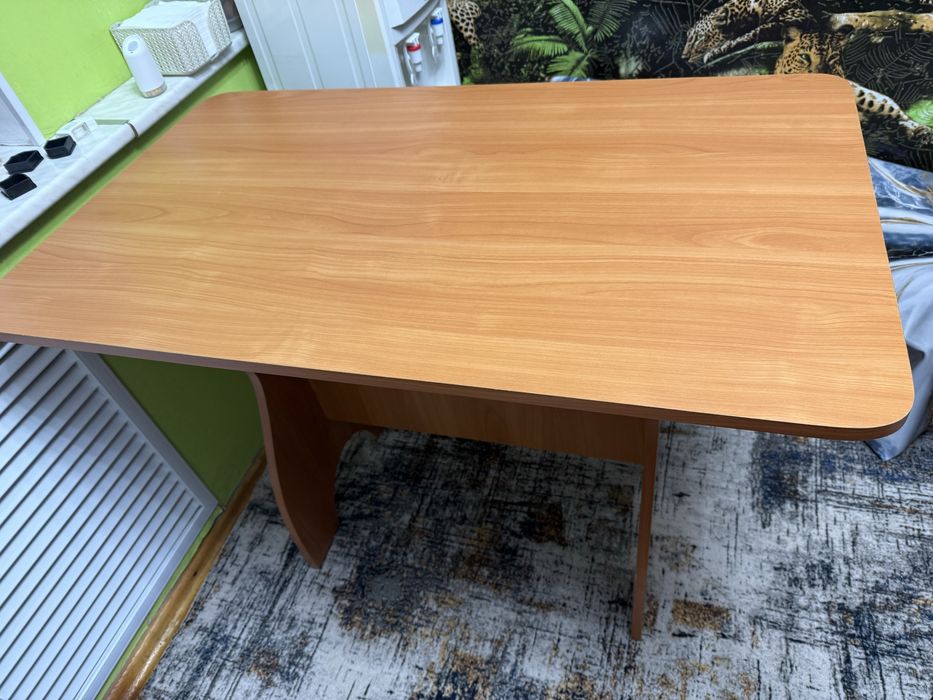 Продам стол и 4 стула