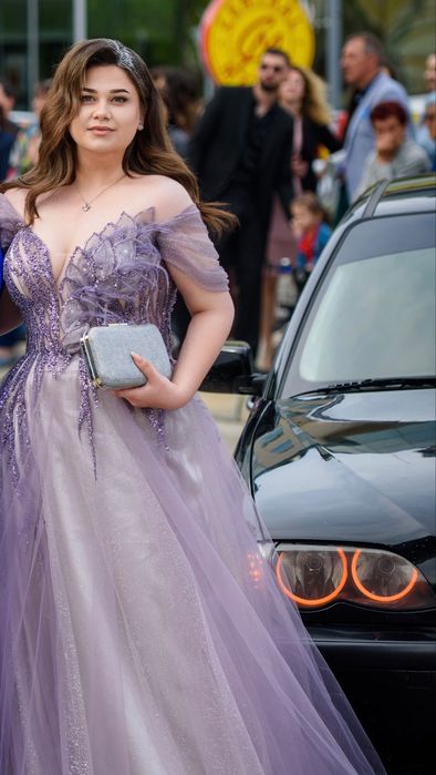 Продавам бална рокля