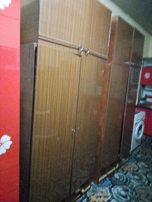 Шкаф старый 4 дверей верхние полки снимается