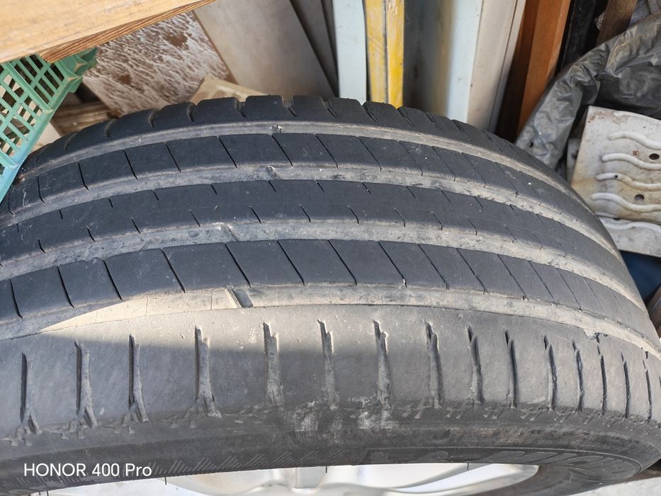 Vând cauciucuri 235 60 18 folosite 100 lei buc.