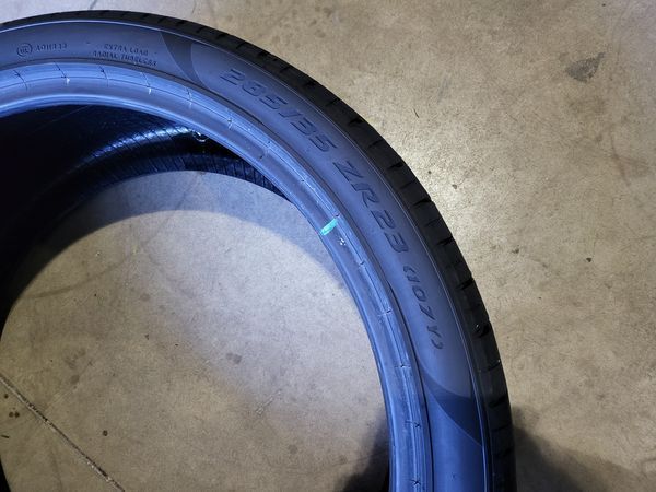 325/30/23//285/35/23 PIRELLI Lamborgini Urus