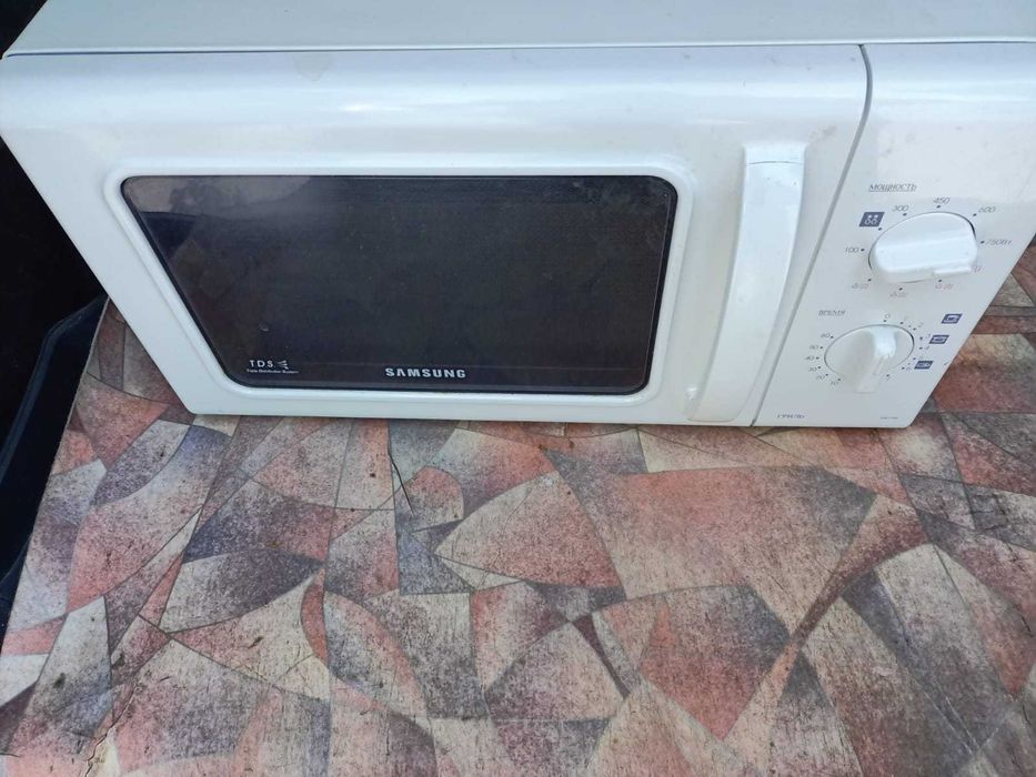 Продам рабочую микроволновую печь.