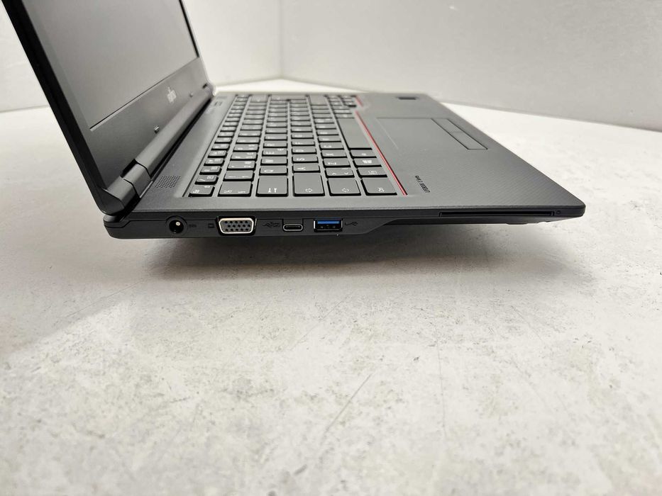 Реновиран лаптоп Fujitsu LIFEBOOK E549 14" i3-8145U 8GB DDR4 260GB