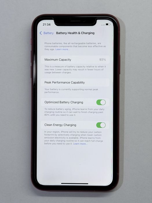 iPhone XR Red 93% battery