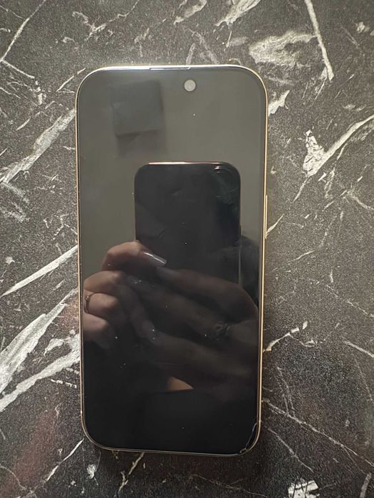 Vând iphone 16 pro