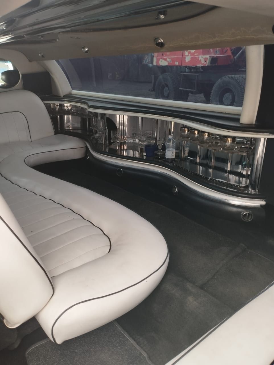 Lincoln Limousine 2021 салон