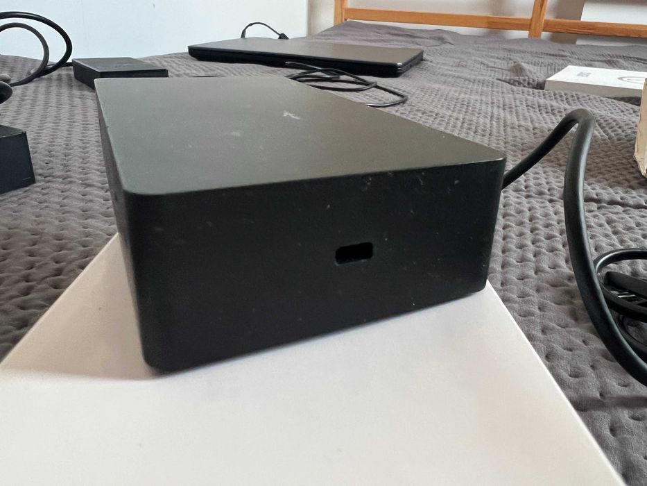 Microsoft surface Dock 2