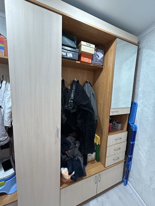 Продам прихожая недорого