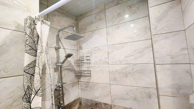 ЕРА ИмотиТе предлага под наем Тристаен тухлен апартамент, в близост Со