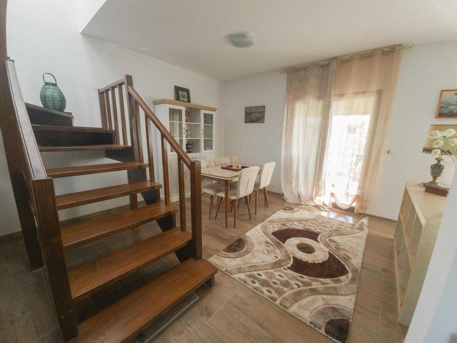 Casă modernă, complet amenajată, Moșnița Veche