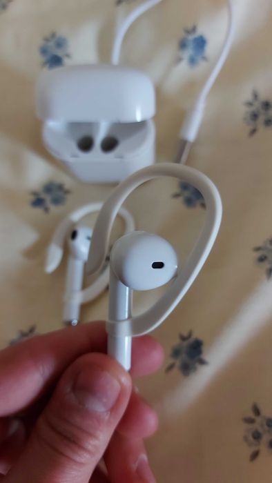 Оригинални Apple EarPods с кабел + кутия – нови/почти нови + 1 втора употреба(без кабел за зареждане)