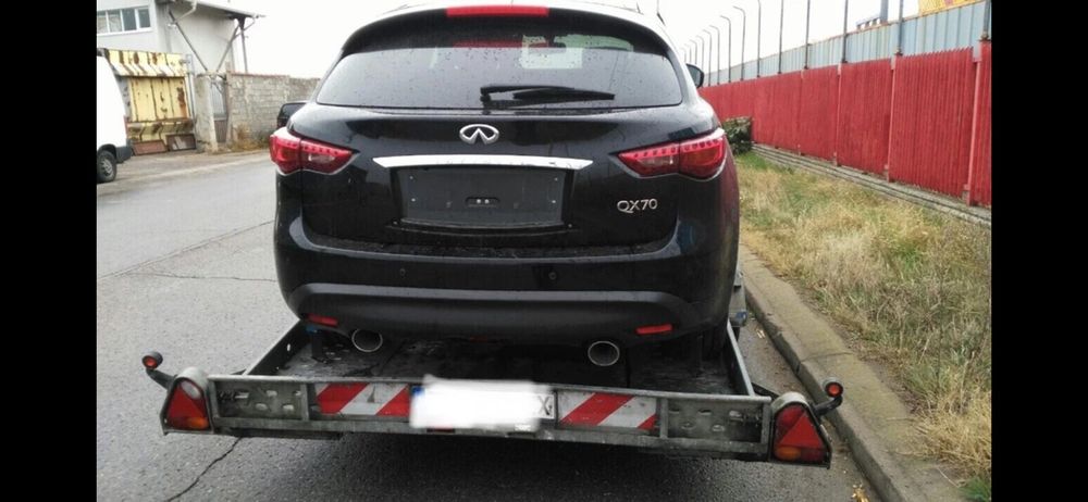 Продава се само на части Инфинити QX70  3.0 дизел 2013