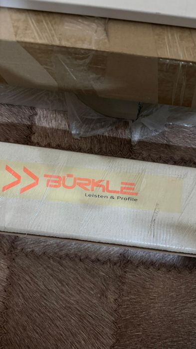 Продаю плинтуса напольные