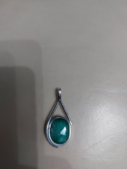 Vând pandant superb din argint 925 si smarald.