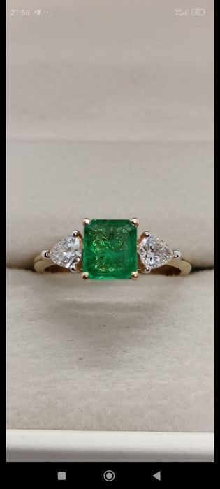 Кольцо в стиле Graff с изумрудом