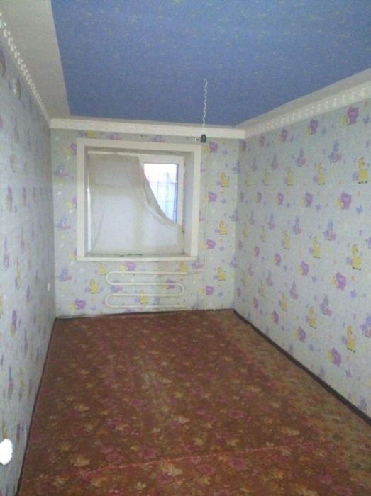 Продается 3 комнатная квартира. Этаж 1.  Радуга.