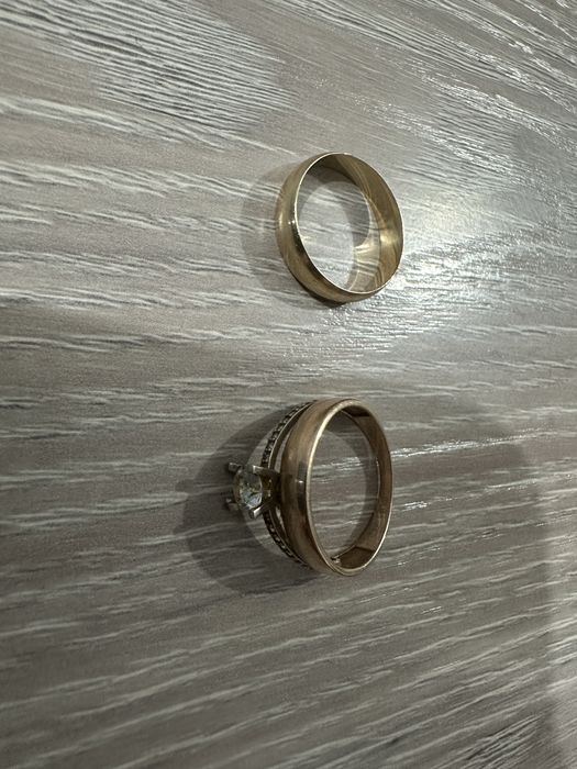 Продам  золотые кольца