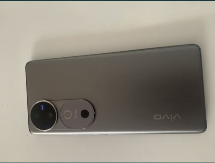 Vivo v40 256гб/5g