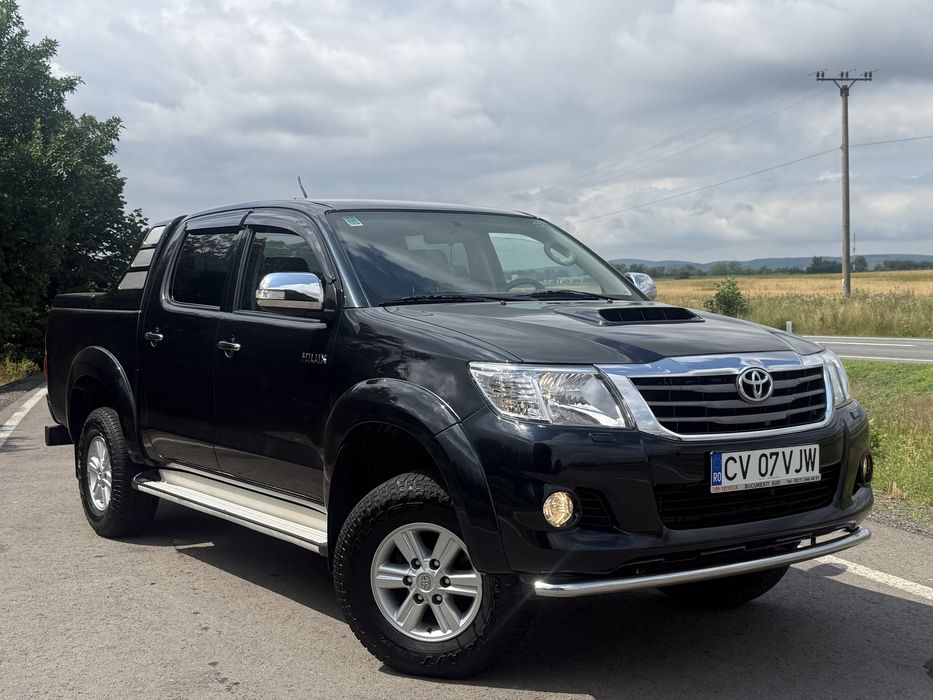 TOYOTA Hilux