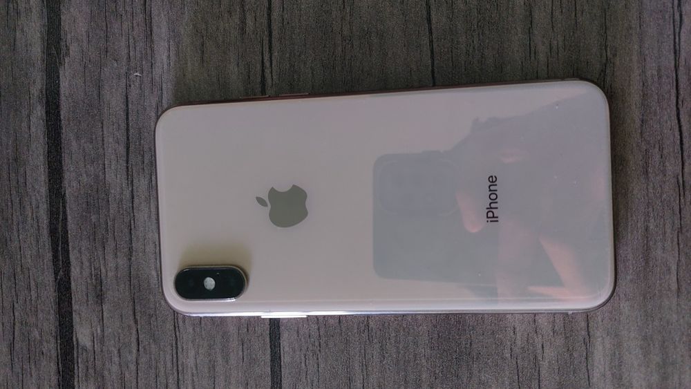 Iphone xs 64 gb sastenasi yaxshi imekadan otgan  kafolat 100 foiz
