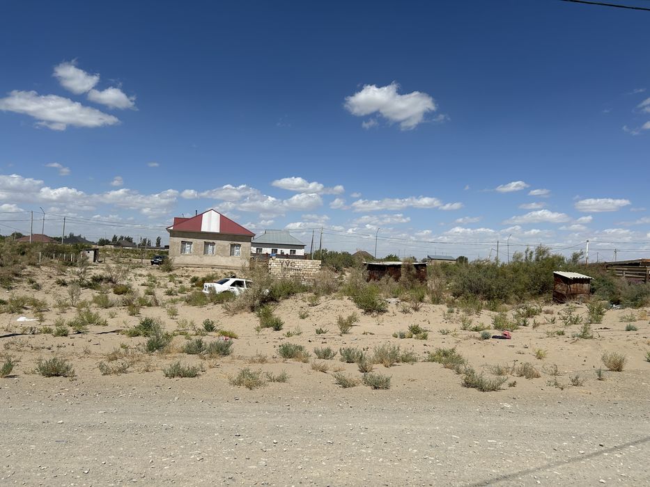 Продам участок со стройматериалами