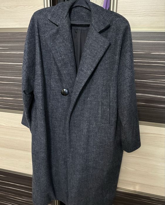 Темно-синее пальто