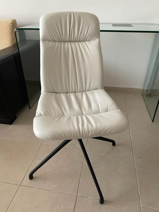 Scaun rotativ din piele naturala