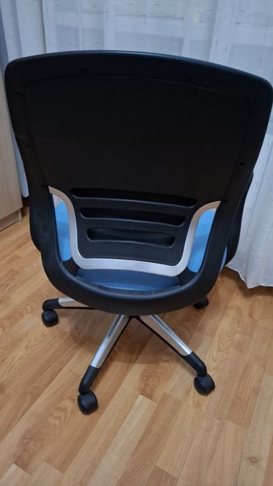 Офисное кресло синее