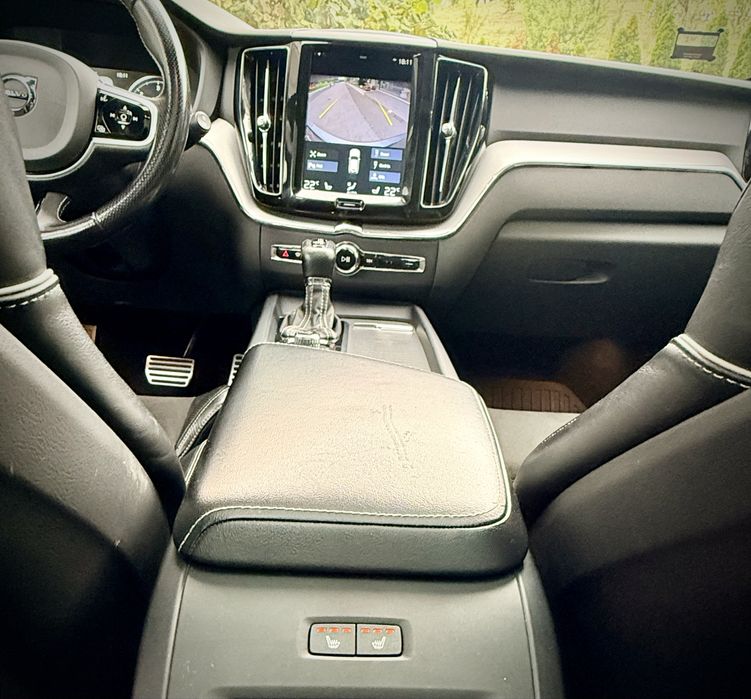 Volvo XC60 D5 AWD R-Design Full Option! Garantie 1 An! Finantare / Rate fixe!