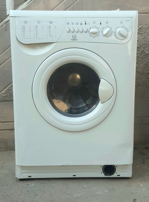 Стиральная машина  INDESIT  WDS 10ST  с функцией сушки.