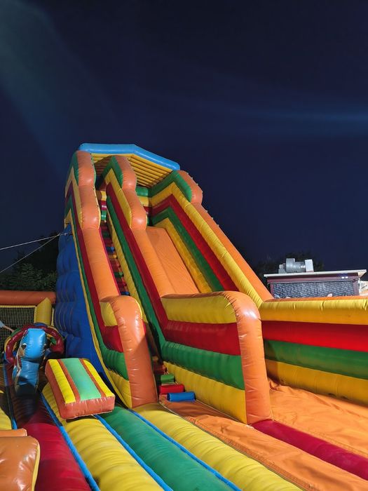 Надуваемо съоръжение- батут пързалка