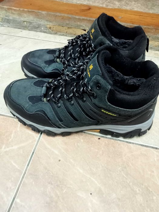 Срочно продам кроссовки