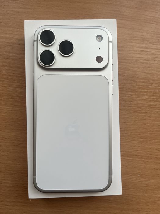 iPhone 17 pro max