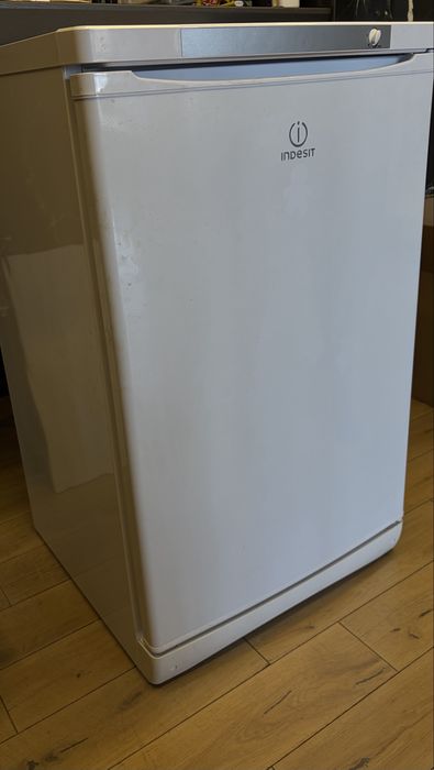 Продам морозильную камеру Indesit