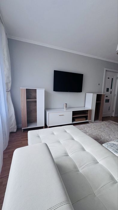 Inchiriez apartament 2 camere Micro 17