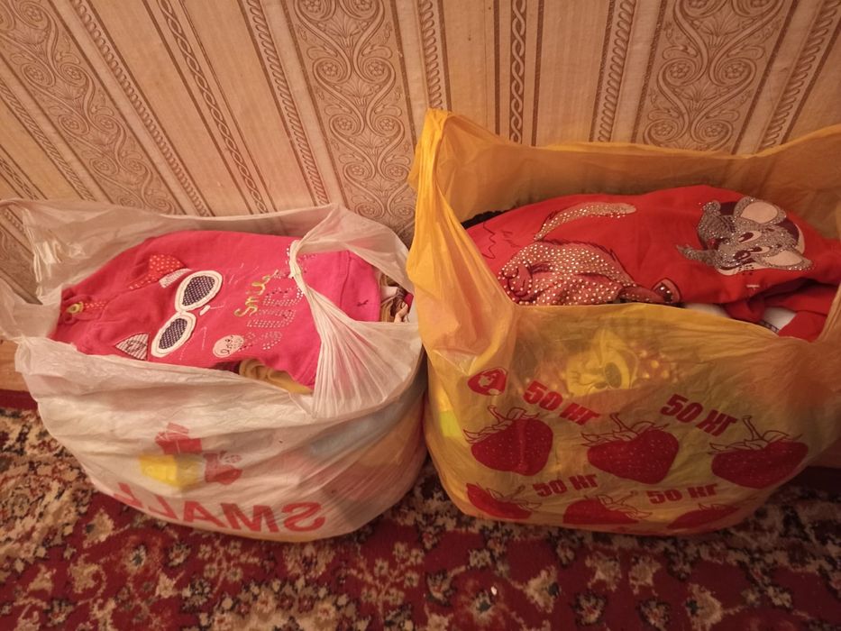 Отдам вещи для девочек с 1 годика до 4 лет